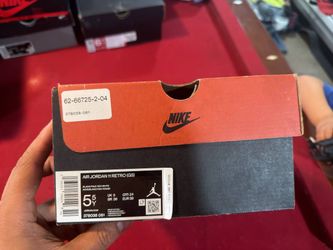 Air Jordan 11 Retro (GS) Bred Size 5.5Y