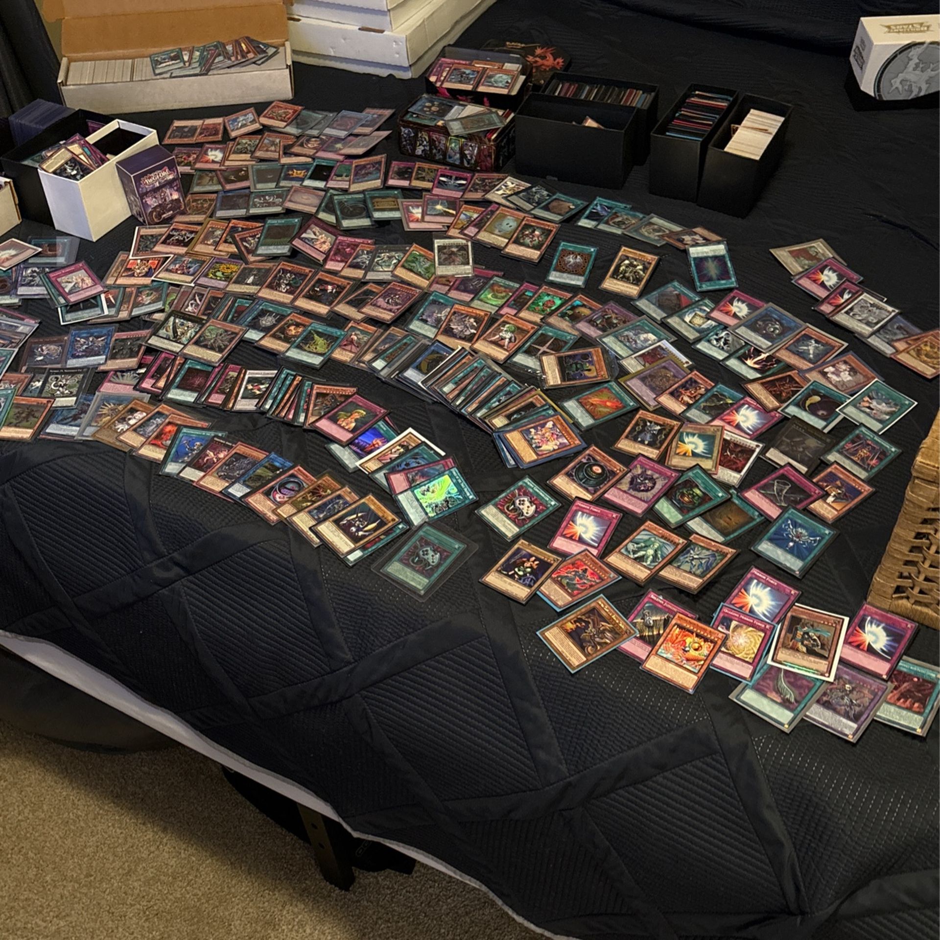 Huge Yu-gi-oh Lot. 