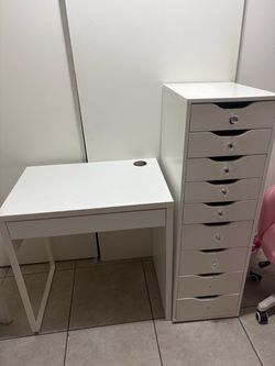 Nail desk