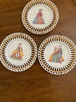 Victorian style wall plates (3)