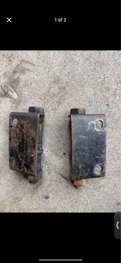 Differential strap brackets for 1962 Datsun
