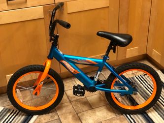 Hot Wheels Dynacraft 16 Inch BMX Boys Bike
