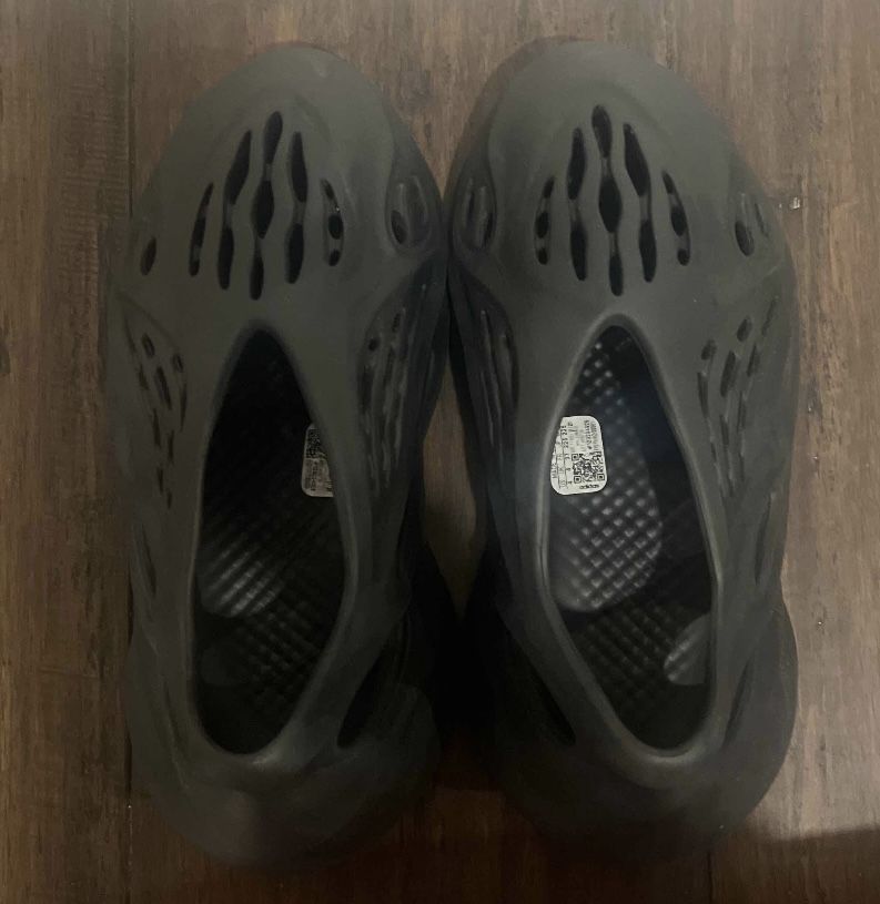 Size 4 - 2022 Adidas Yeezy Foam Runner 'Onyx'