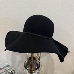 Black felt floppy hat