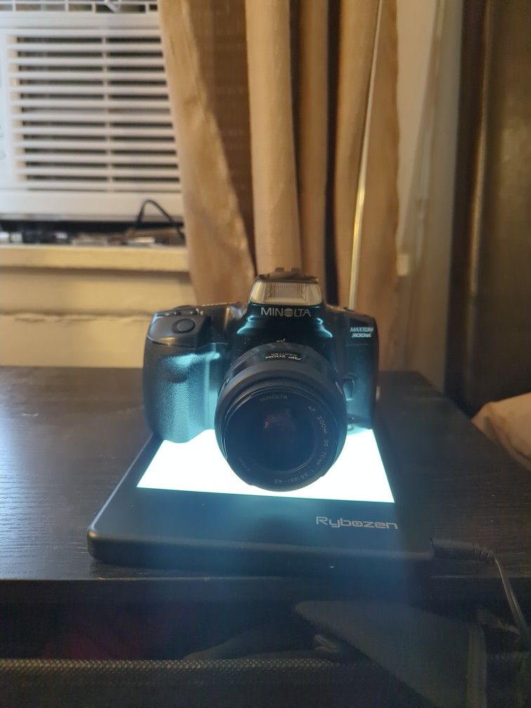 Minolta 300si Film Camera
