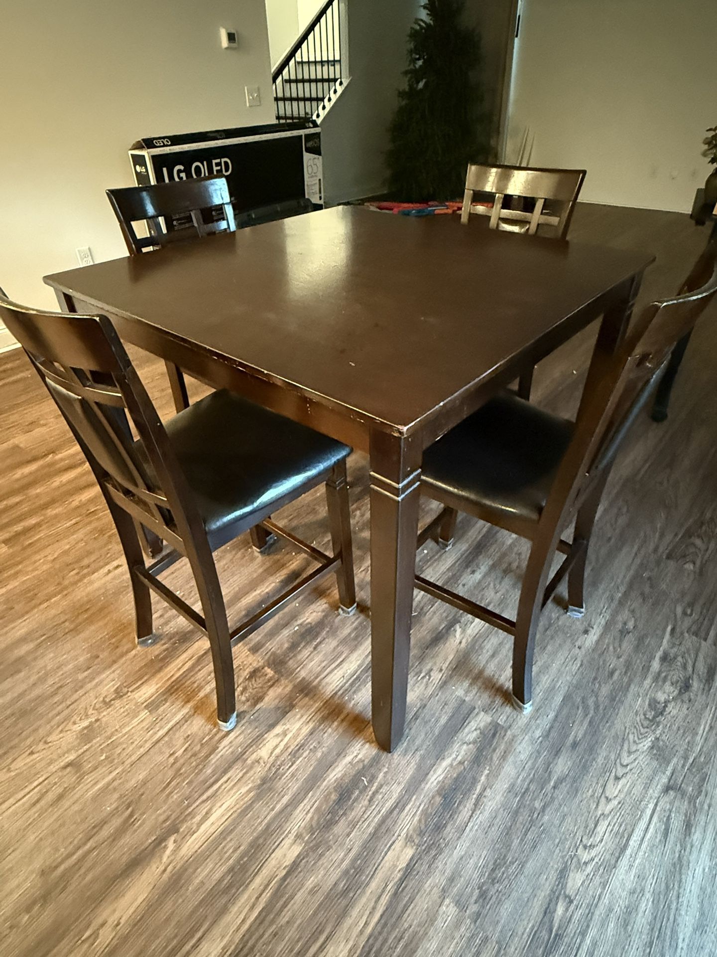 ✨ Square 5‑Piece Dining Table Set – Great Deal! ✨