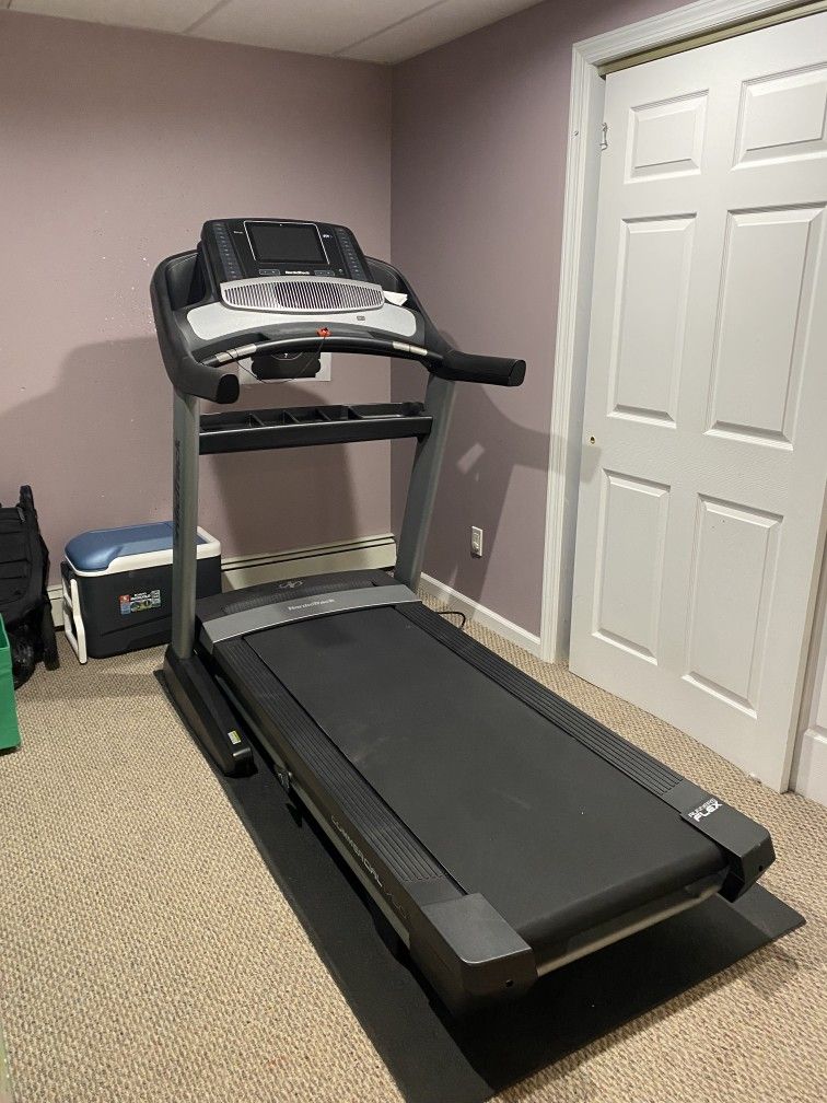 Nordictrack Commercial 1750 (NTL14129) treadmill
