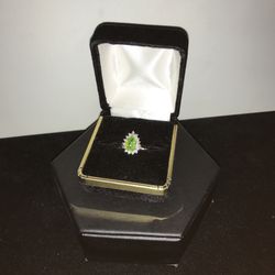 32-5520-1 10KYG LDS PEAR SHAPED GREEN STONE RING WITH DIAMONDS