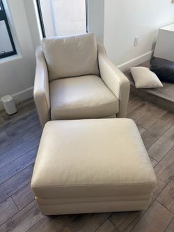 Kravett Chair and Ottoman