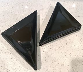 THE PAMPERED CHEF Black Triangle Plates