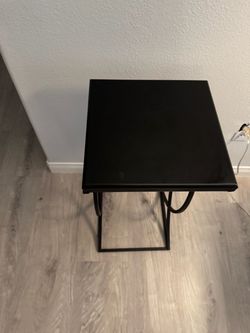 Corner table