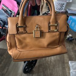 Vince Camuto