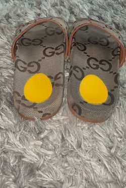 Gucci slides