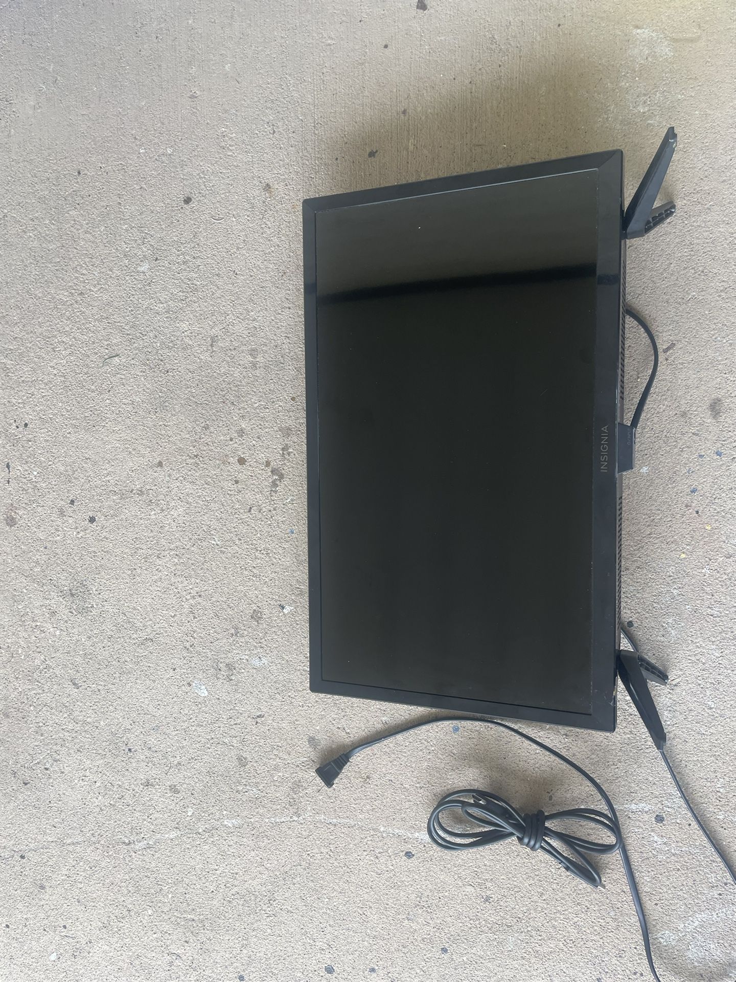 1080p isignia tv with HDMI cable