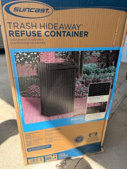 Suncast Trash Hideaway Refuse Container