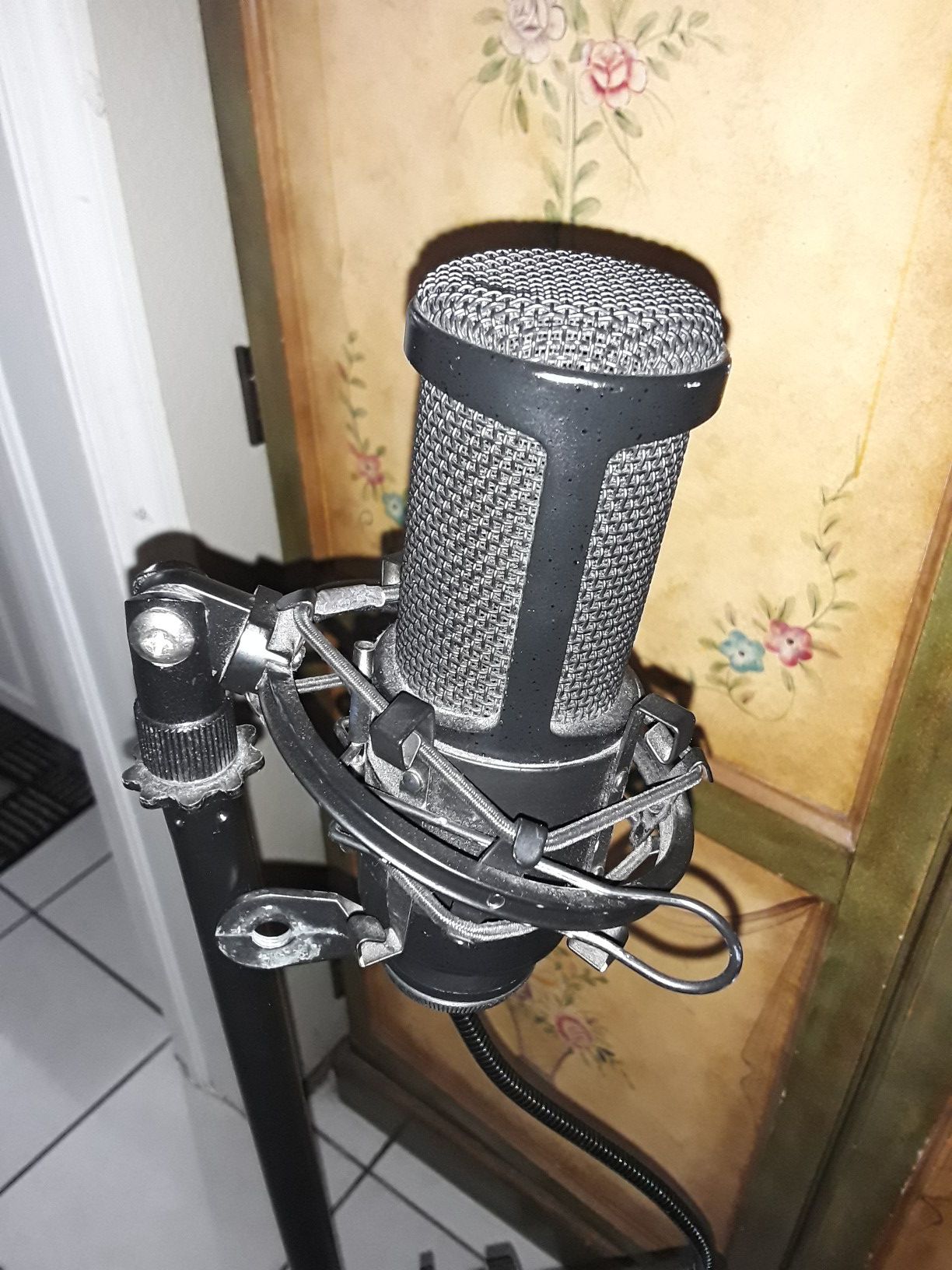 Audio-Technica P48 microphone