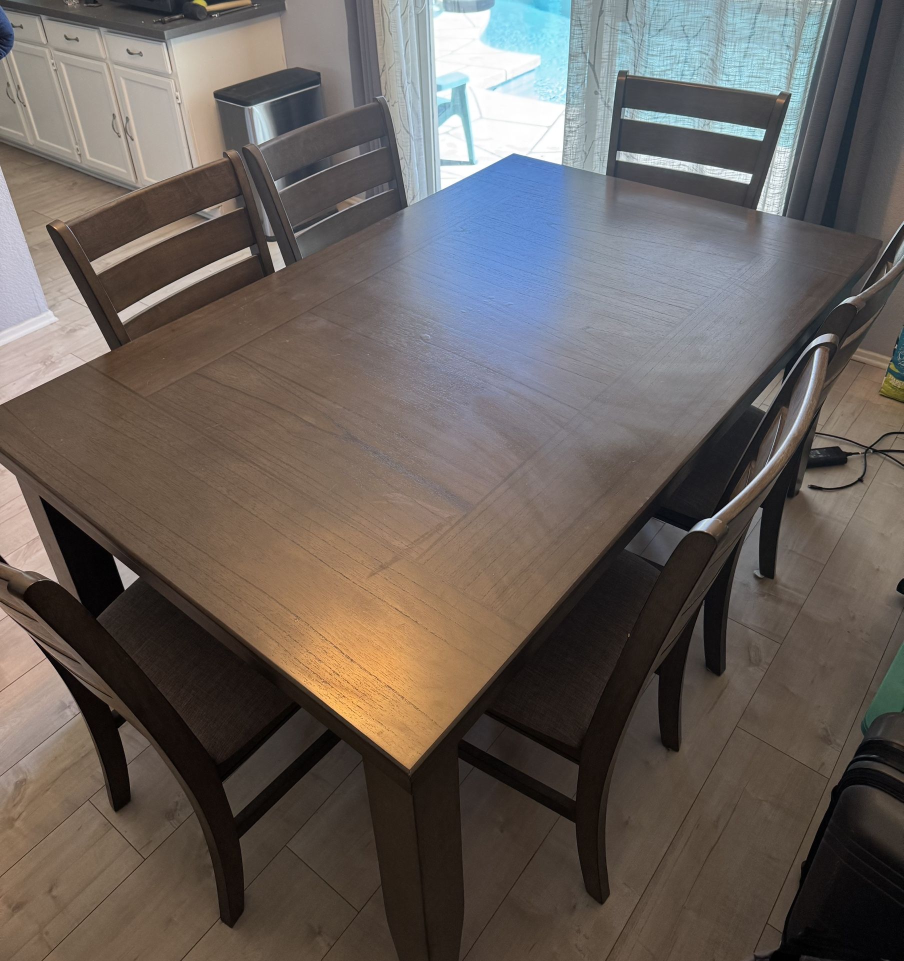 Dining Room Table And 6 Chairs 