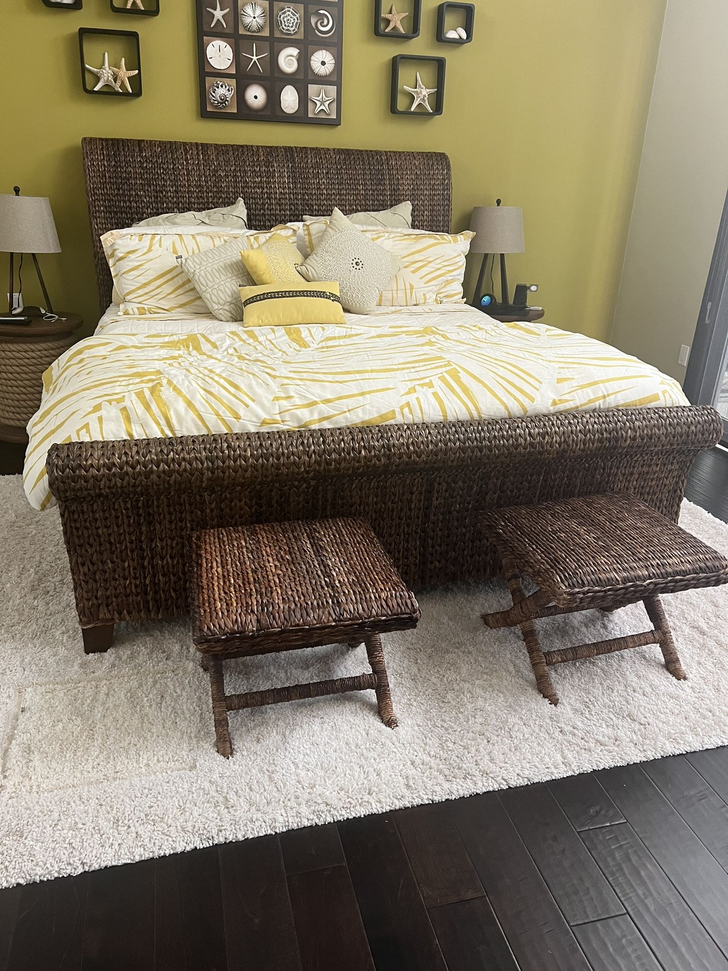 Pottery Barn Rattan SEAGRASS SLEIGH BED (California king)