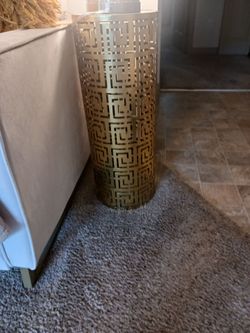 Gold stand