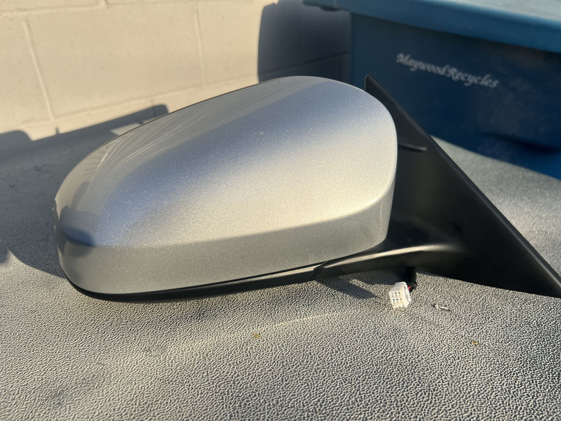 2012 Toyota Camry SE Right Mirror Assy with Right Mirror Cover  Silver Color