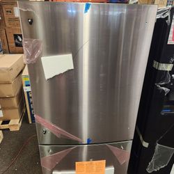 Ge 33 Inch Bottom Freezer Refrigerator 24.8 Cu Ft  Stainless Steel 