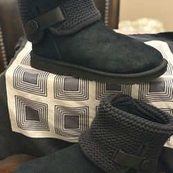 Uggs-New/Never Worn