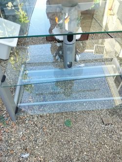 Mueble de metal y vidrio. OBO.