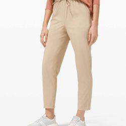 Lululemon Keep Moving Pant 7/8 High-Rise. Size 4 for Sale in Glendora, CA -  OfferUp