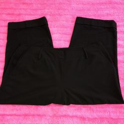 Michael Kors black dressy cropped cuffed pants. The size tag has been removed but the measurements are....WAIST: 38” INSEAM: 23” LEG OPENING: 9.25”