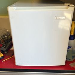 Small Dorm Refrigerator 