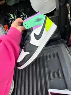 Air Jordan 1 Mid Multicolor Sneaker