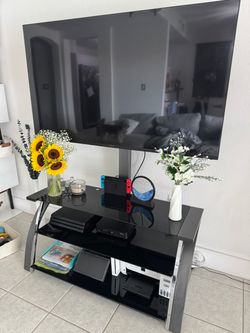 TABLE WITH TV STAND/ MESA CON SOPORTE DE TELEVISION