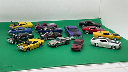 Lots Of 14 Hot wheels 