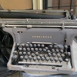 Old Typewriter 