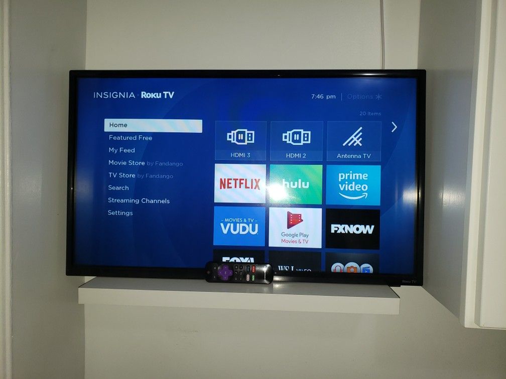 Insignia roku TV 32 inch