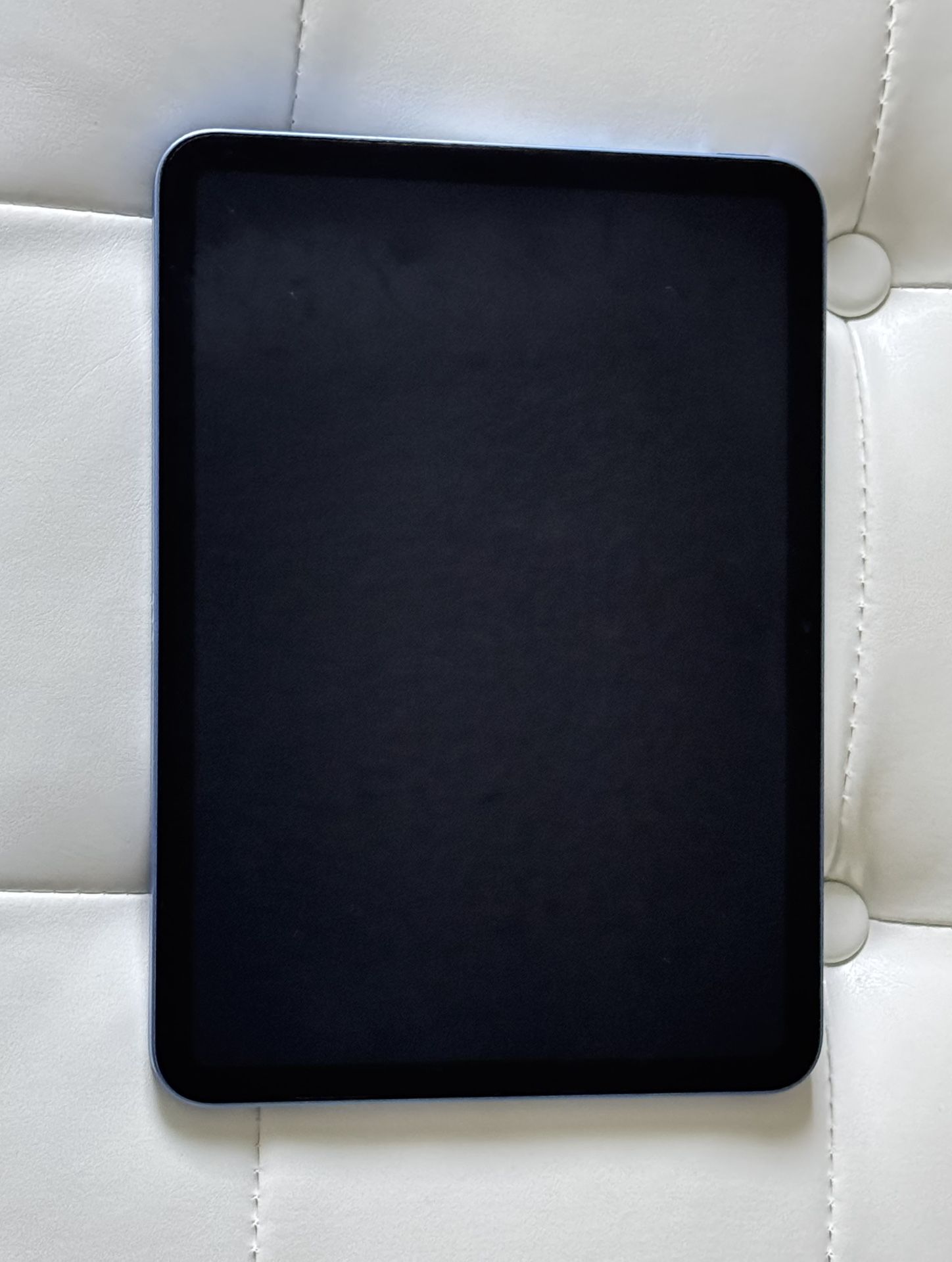 iPad 10th Generation Bundle with Apple Keyboard, Stylus Pen, Charger, FREE CASE!