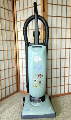 Dirt Devil FeatherLite Royal Bagged Upright Vacuum