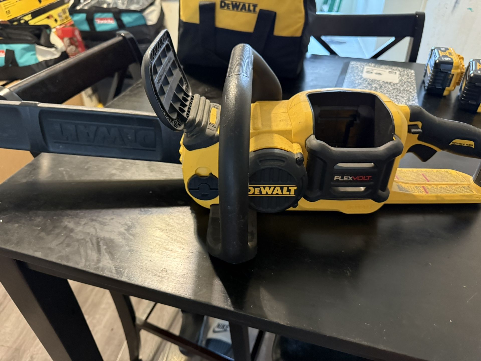 FLEXVOLT 60V MAX 16in. Brushless Cordless Battery Powered Chainsaw (tool Only)