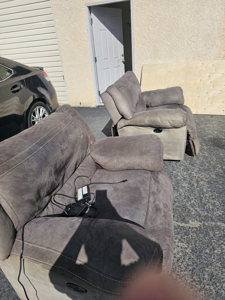 2 Sofas Reclinables