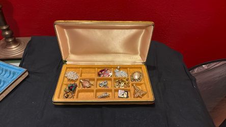 Vintage broach box