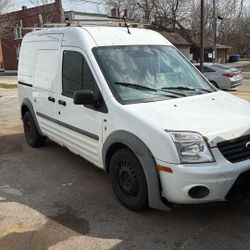 2012 Ford Transit XLT NO ENGINE LIGHT NEW BATTERY AND NEW STARTER 