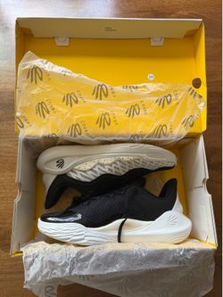 Curry 11 Team Shoes (Black & White)