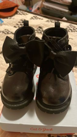 Black bow toddler boots