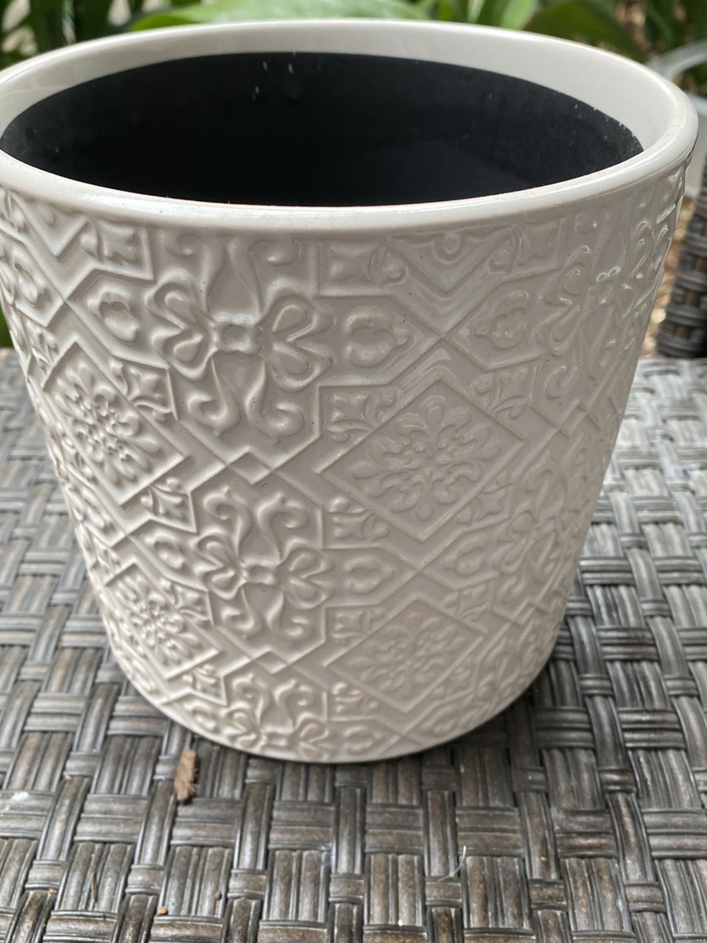 NEW Patterned White Planter Pot