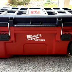 Milwaukee PACKOUT 38 in. Rolling Modular Tool Chest