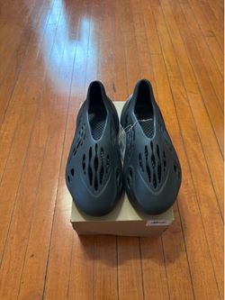 Adidas Yeezy Foam Runner Carbon size 11 New