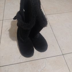 Bearpaw Winter Boots Women's Size 9 Elle Short  Black Suede Snow Sheepskins 1962 W 