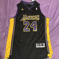 KOBE BRYANT JERSEY (BLACK) SIZE L