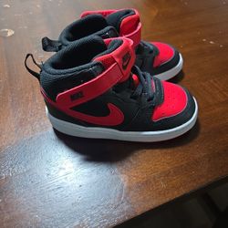 Kids Nike Shoe 7.5