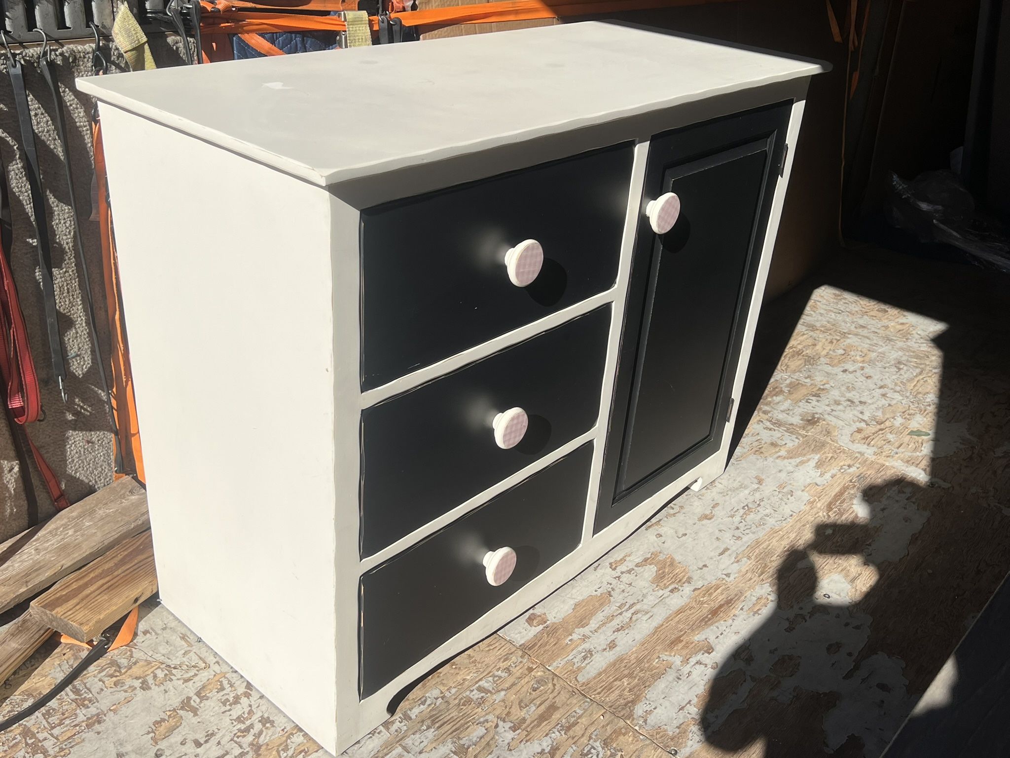 3 Drawer Chest With 3 Shelves